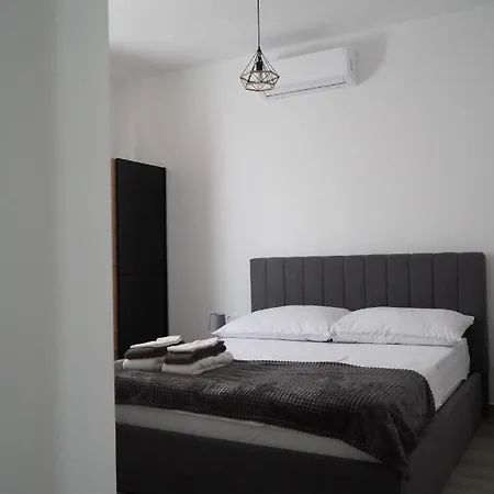 Fjaka & 아파트 시베니크