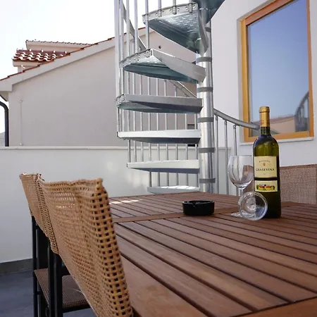 Fjaka & * 시베니크