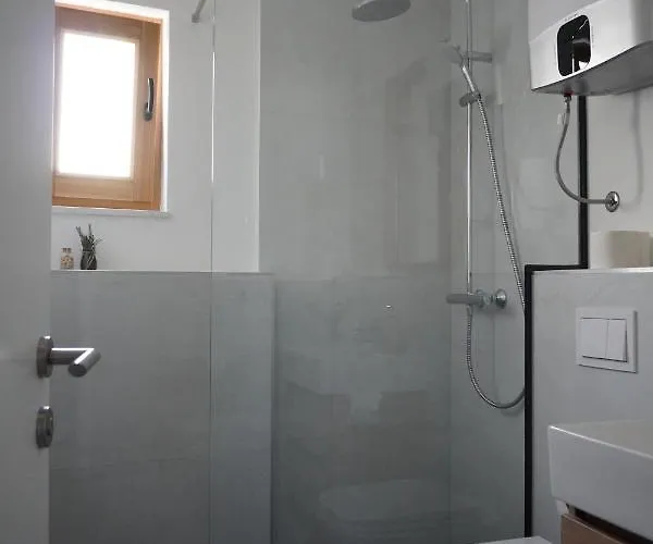 Fjaka & * 시베니크