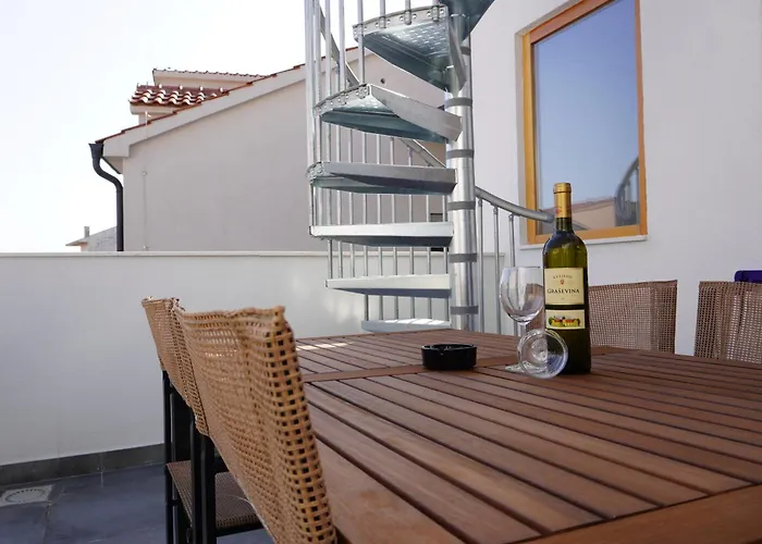 Fjaka & * 시베니크